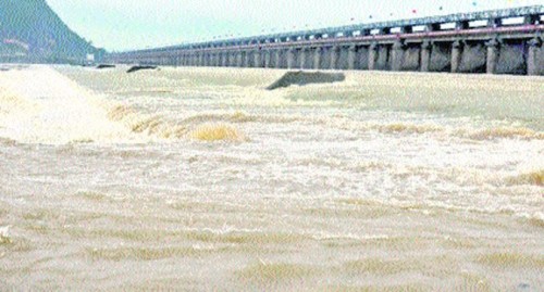 శ్రీశైలం డ్యాంకు భారీగా చేరుతున్న వరద