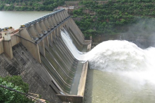 శ్రీశైలం డ్యాం రెండుగేట్లు ఎత్తివేత