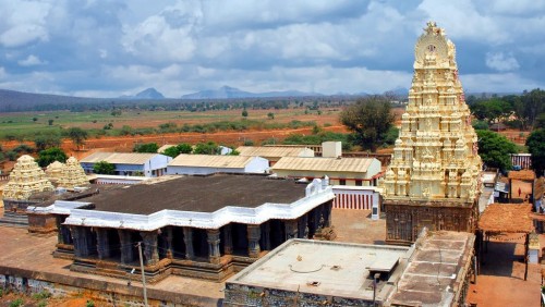 సామాన్య భక్తులకు స్పర్శ దర్శనము కరవు