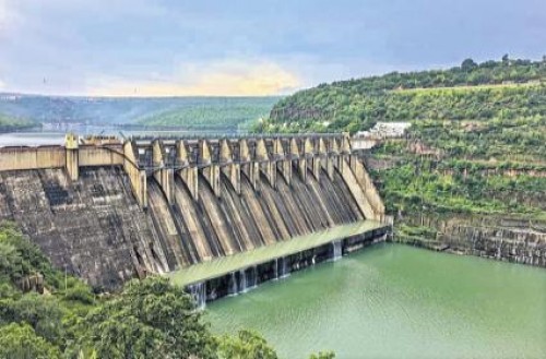 శ్రీశైలం జలాశయంలో రోజురోజుకు నీటిమట్టం తగ్గుతోంది