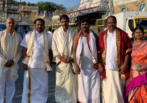 శ్రీవారిని ద‌ర్శించుకున్న రాజకీయ ప్రముఖులు