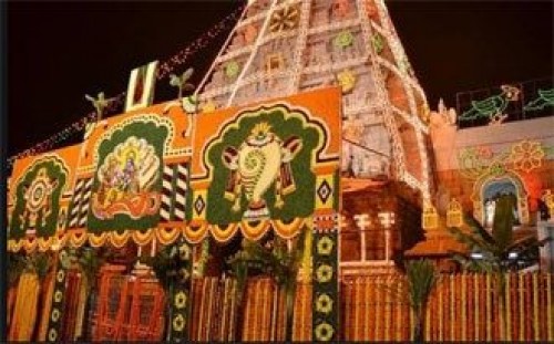 శ్రీవారికి మేల్ చాట్ వస్త్రాలను విరాళంగా ఇచ్చిన భక్తుడు