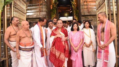 శ్రీవారి సేవలో జస్టిస్‌ గొగోయ్‌ దంపతులు