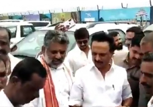 విజయవాడకు చేరుకున్న డీఎంకే అధినేత