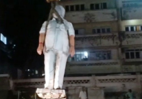 విశాఖ బీచ్ రోడ్డులో విగ్రహాల తొలగింపు