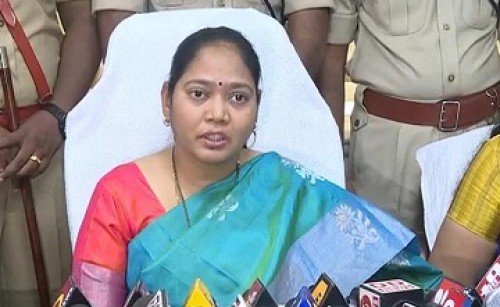 పవన్ ఎప్పుడు ఎవరితో ఉంటారో తెలియదు : సుచరిత