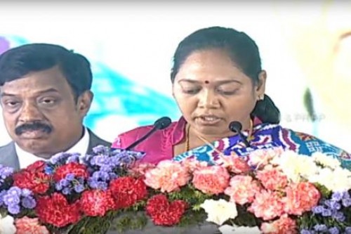 నవ్యాంధ్ర తొలి మహిళా హోంమంత్రిగా సుచరిత
