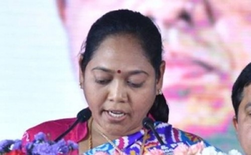 ప్రతి గ్రామ సచివాలయంలో ఓ మహిళా కానిస్టేబుల్ ను నియమిస్తాం: సుచరిత