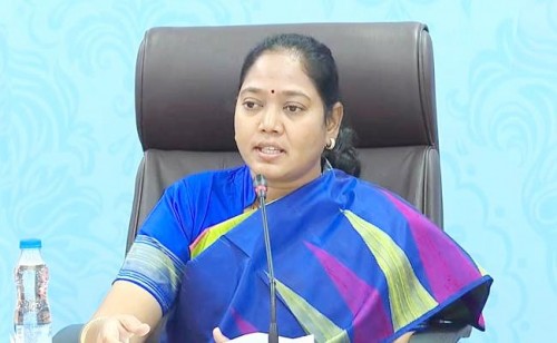 దేశంలోనే మొదటిసారి వీక్లీ ఆఫ్ ఏపీలోనే : హోం మంత్రి సుచరిత