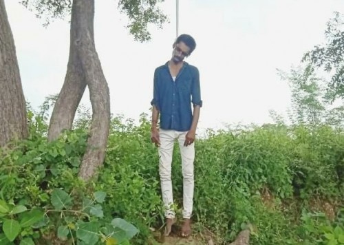 యువకుడు  ఉరి వేసుకొని ఆత్మ హత్య