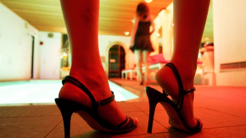 ఉద్యోగం ఇప్పిస్తానని....వ్యభిచార కూపంలోకి