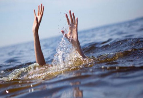 తూగో: ఇద్దరు పిల్లలతో సహా కాల్వలో దూకిన తల్లి.. గల్లంతు