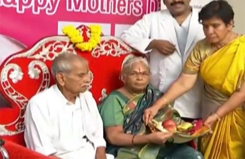 కవలలకు జన్మనివ్వబోతున్న బామ్మా