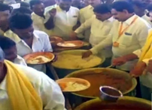 టీడీపీ ధర్మ పోరాట దీక్షకు భారీ సంఖ్యలో తెలుగుతమ్ముళ్లు హాజరు