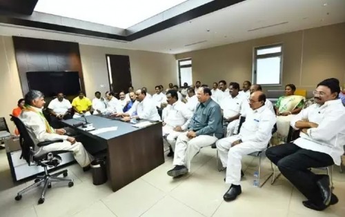 టీడీపీ ఎమ్మెల్సీలకు షాకిచ్చిన కేంద్రం