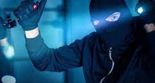 మహిళ మెడలో బంగారం గొలుసు చోరీ
