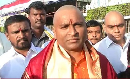 శ్రీవారి సొమ్ము తిన్నోళ్లను వదిలిపెట్టం : మంత్రి వెల్లంపల్లి