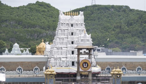 తిరుమల శ్రీవారి దర్శనానికి 4 గంటలు