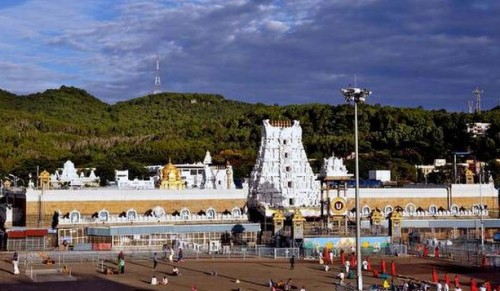 తిరుమలలో తగ్గిన భక్తుల రద్దీ