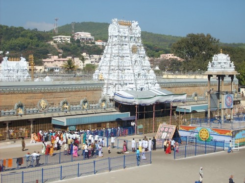 తిరుమలలో పెరిగిన భక్తుల రద్దీ