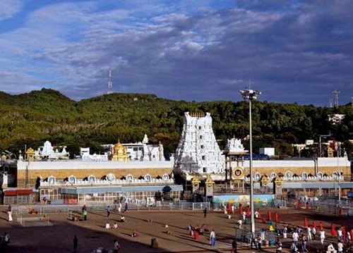 శ్రీవారి సర్వదర్శనానికి 6 గంటల సమయం