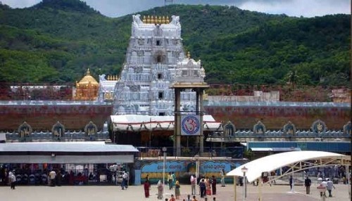 తిరుమల లో  భక్తులు రద్దీ