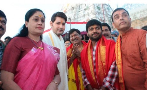 తిరుమల శ్రీవారిని హీరో మహేష్‌బాబు దంపతులు