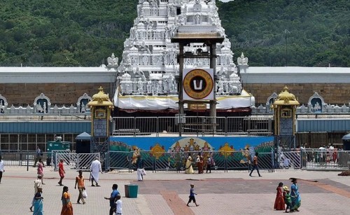 తిరుమలలో కొనసాగుతున్న భక్తుల రద్దీ
