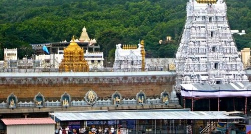 తిరుమల ఆలయంలో భక్తుల రద్దీ