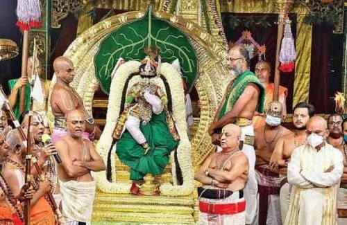 సర్వభూపాల వాహనంపై వేంకటాచలపతి
