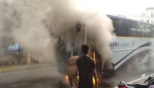 కాకినాడలో ఆర్టీసీ బస్సులో మంటలు..‌