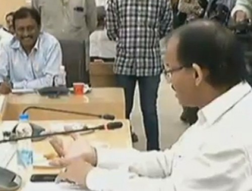 రాజకీయ పార్టీల ప్రతినిధులతో ద్వివేది భేటి