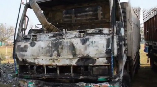  రెండు ట్రక్కులపై ఉగ్రవాదులు కాల్పులు 