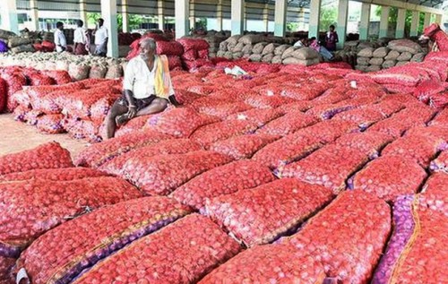  రాష్ట్రంలో ఉన్న ఉల్లి కేంద్రాల్లో దాడులు