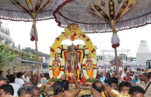 వజ్రకవచంతో దర్శనమిచ్చిన మలయప్పస్వామి