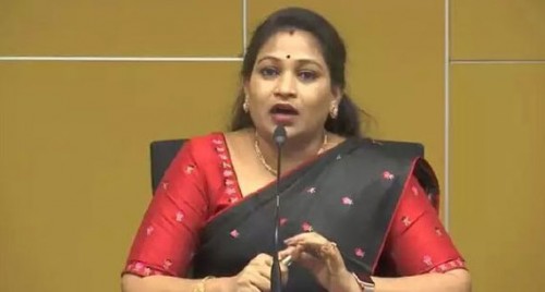 పాఠశాలలను ప్రారంభిస్తామన్న ఏపీ ప్రభుత్వంపై విమర్శలు చేసిన టీడీపీ నాయకురాలు