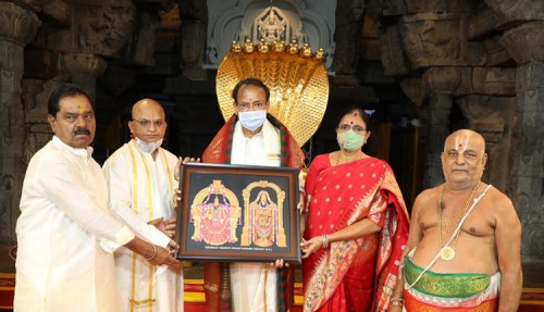 తిరుమలేశుడి సేవలో ఉపరాష్ట్రపతి