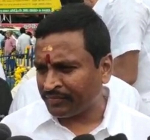 ఈవో ఘటనపై నివేదిక ఇవ్వాలని మంత్రి వెల్లంపల్లి ఆదేశాలు