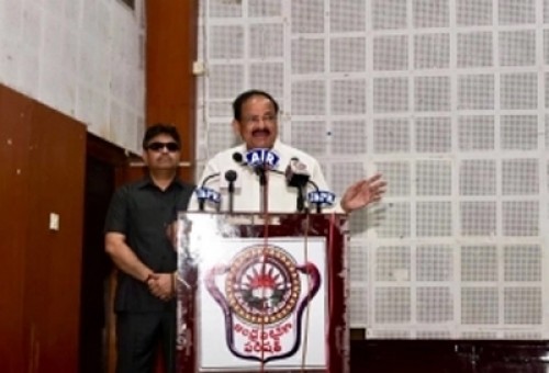 నూతన విద్యావిధానం ముసాయిదాను స్వాగతిస్తున్నా: వెంకయ్య నాయుడు