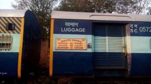 వెంకటాద్రి ఎక్స్‌ప్రెస్ రైలుకు తప్పిన ప్రమాదం