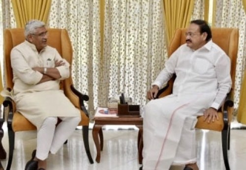 పోలవరం ప్రాజక్టు గురించి కేంద్ర మంత్రి షెకావత్ కు ప్రత్యేకంగా వివరించిన వెంకయ్యనాయుడు