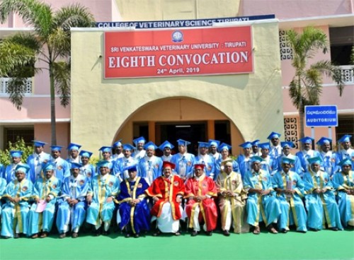 వెటర్నరీ వర్శిటీకి చేరుకున్న ఉపరాష్ట్రపతి వెంకయ్య
