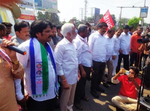 బంద్‌లో పాల్గొన విజయసాయిరెడ్డి