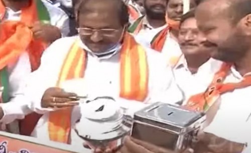 విజయవాడ లో వితరణ సేకరణ కార్యక్రమంలో పాల్గొన సోము వీర్రాజు