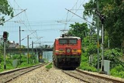 రైళ్ల రాకపోకలకు అంతరాయం