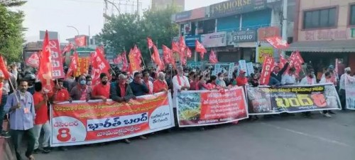 విశాఖ రోడ్లపై నిరసన