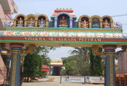 విశాఖ శారదాపీఠానికి రాజకీయ కళ 