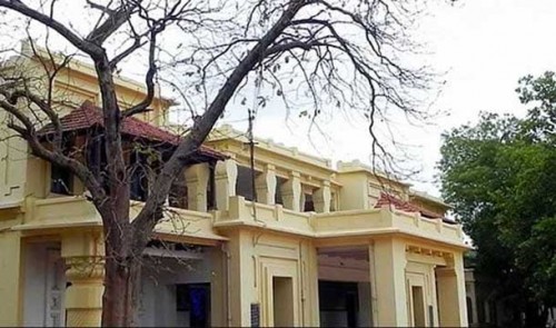 విశ్వభారతి వర్సిటీ ఆవరణలో నవదంపతుల మృతి