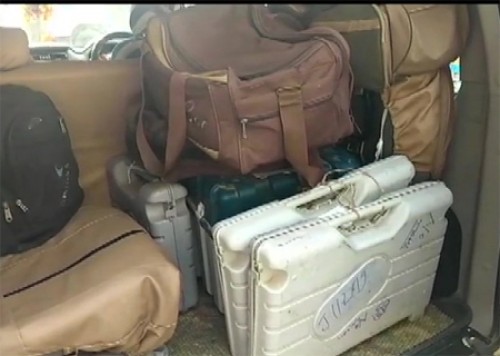 హోటల్‌ నుంచి 6 ఇవిఎంల స్వాధీనం 