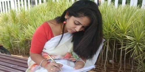 అర్థరాత్రి ఫోన్లు చేసి వేధిస్తున్నారు :  యామినీ

